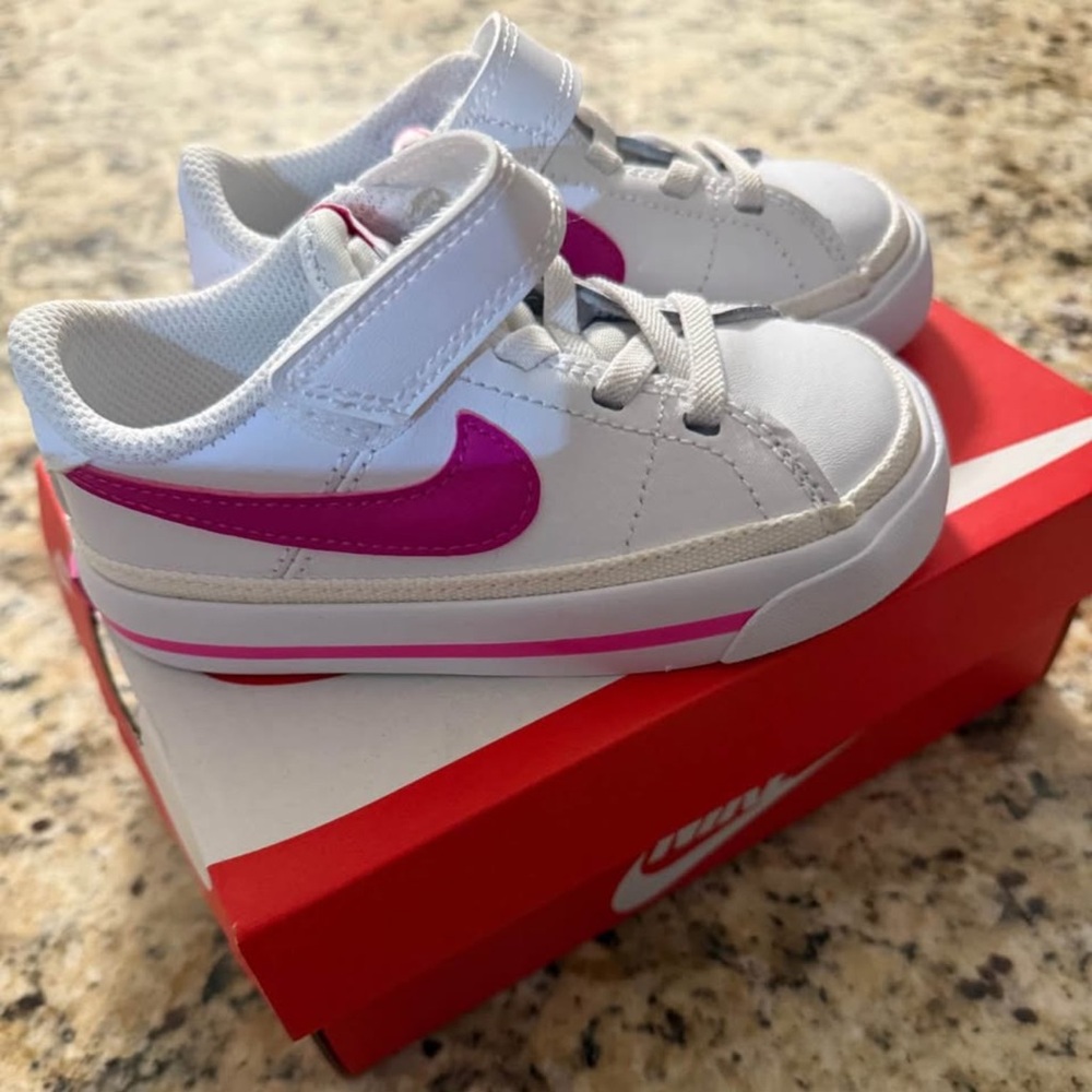 Nike Kids' Sneakers in White and Pink